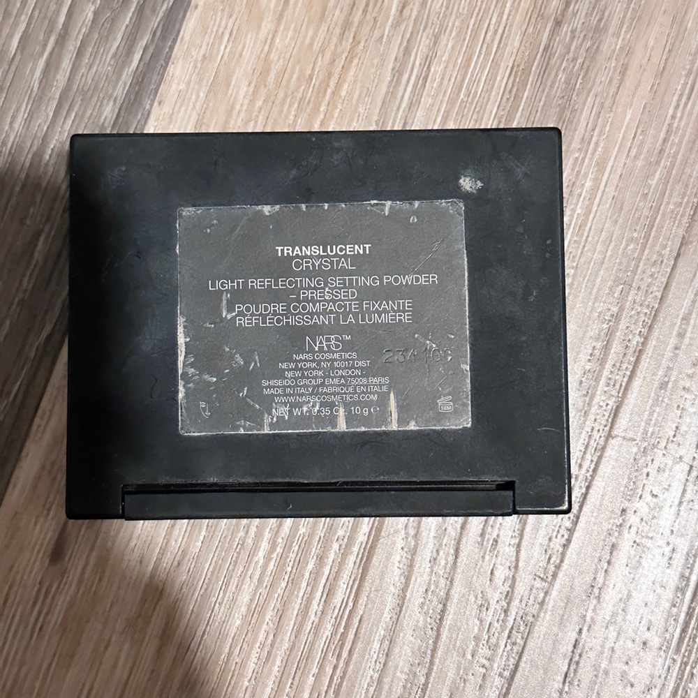 NARS Light Reflecting Setting Powder - Black Compact - Picture 2 of 4